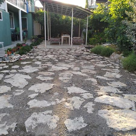 Guest House On Shakirbay 11 Sukhumi Exterior photo