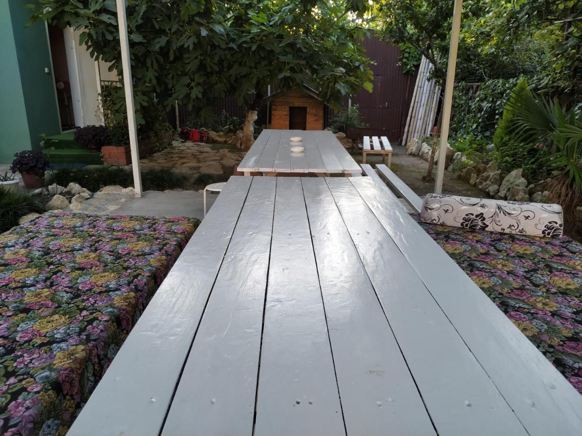 Guest House On Shakirbay 11 Sukhumi Exterior photo
