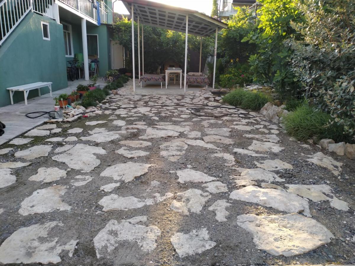 Guest House On Shakirbay 11 Sukhumi Exterior photo